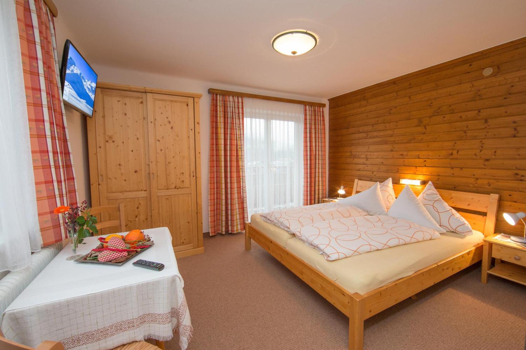 Hoelzl Bed & Breakfast Neukirchen am Großvenediger Δωμάτιο φωτογραφία
